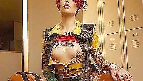 Hot dramaere gets her face at the office