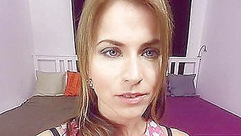 Sexy young slut loves a little skirtsad pag