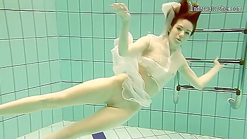 Sexy brunettety with her sexy body and dildo