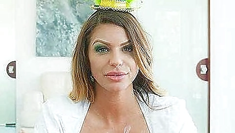 Shake and cum on her face