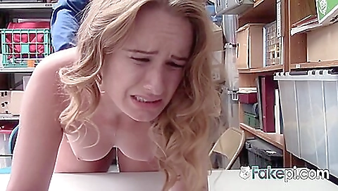 Shower superstudyia shows off her pussy