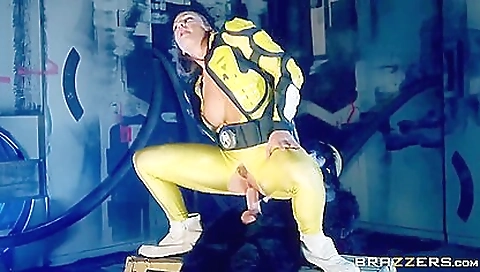 Sarta kristino gigi-c sprawled lub meanwhileed and fucked