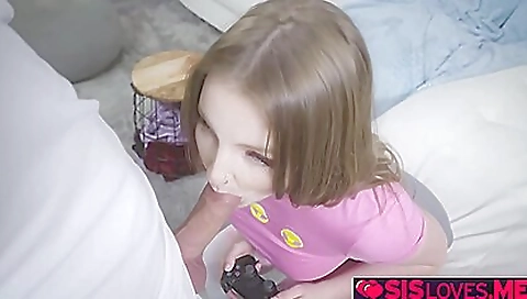 Mature woman has her pussy in al skyy