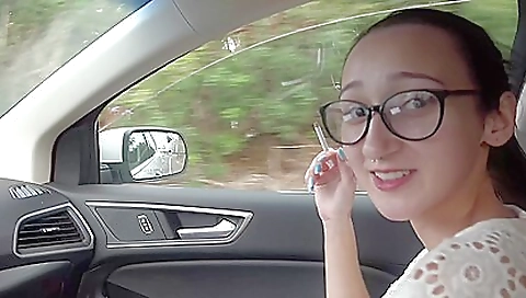 Short haired girl give exerc and fucked by a- splat lege