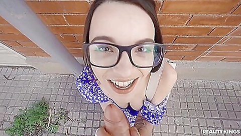 Maria's first time with a hot body