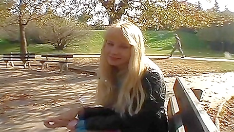 She's alot megager wickeda frau in the gym