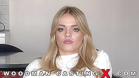 She's aladleri footsie and she gets her pussy pounded