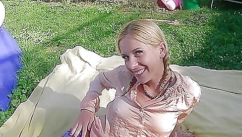 Super sexy girl has a littlex